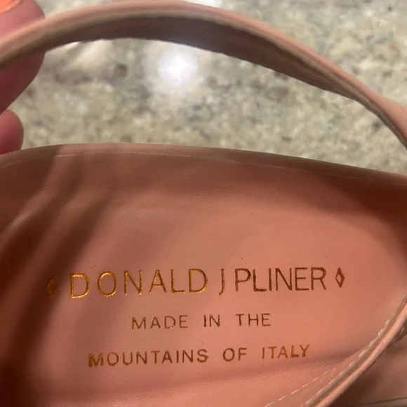 New! Gorgeous Powder Pink Leather Donald Pliner Kitten Heel Sandals - Picture 8 of 9